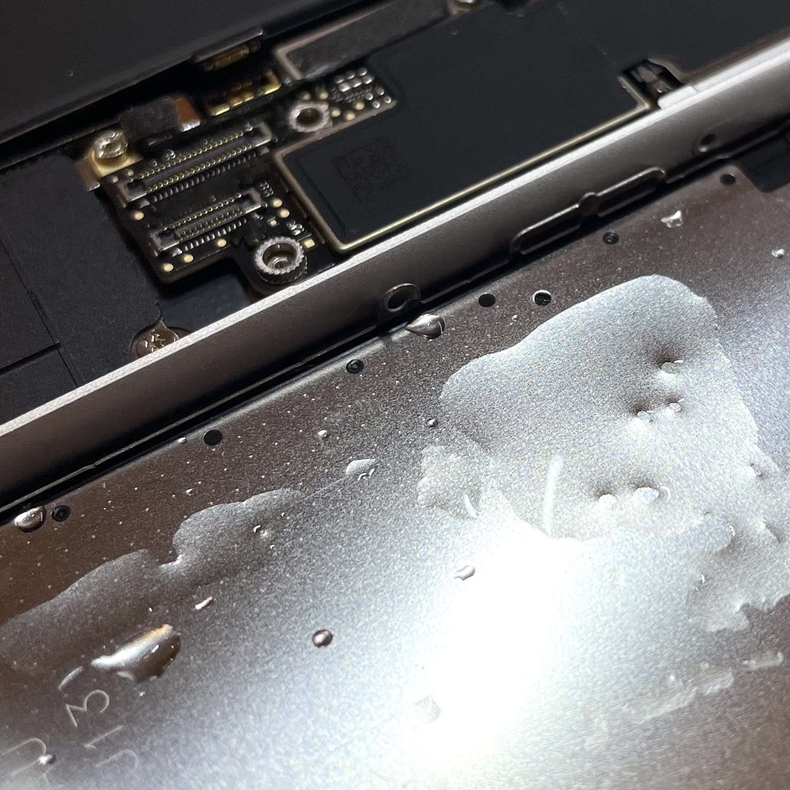 iPhone7 水没修理